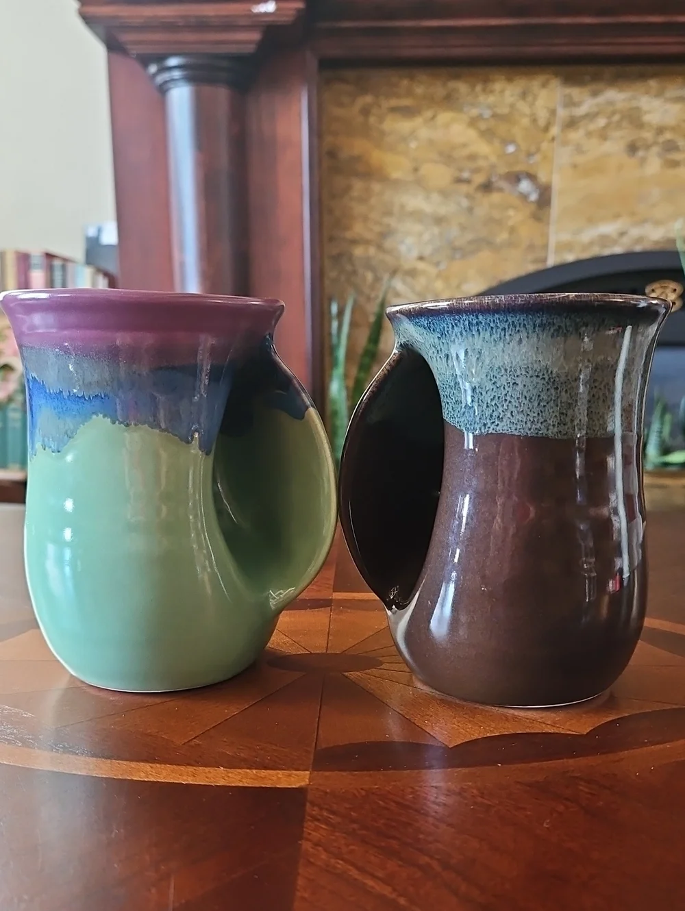 2 VTG Signed Neher Clay In Motion Handwarmer Snug Mugs Stoneware Right & Left